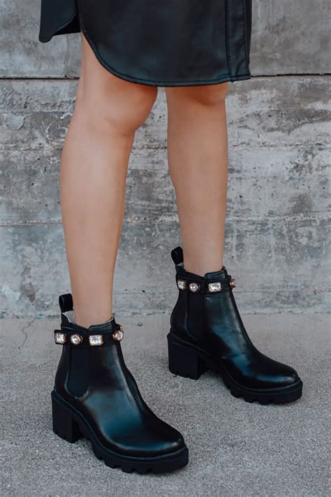 The Best Ways to Wear Amuley Black Boots with Dresses